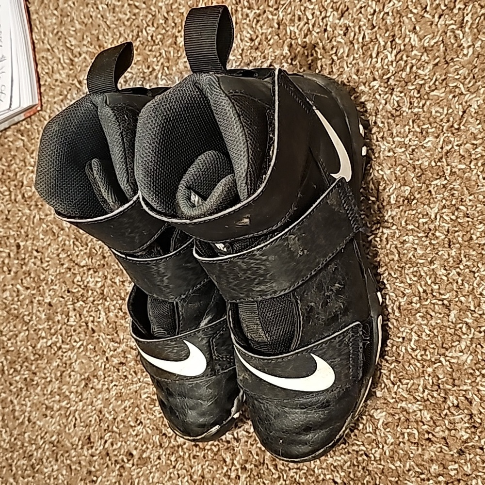 Youth Nike Fastflex Football Cleats. SIZE 3